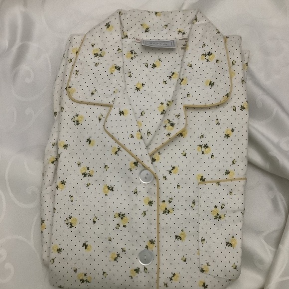 joia Other - Vintage cotton 2piece pyjama
Yellow roses decor medium new without tags